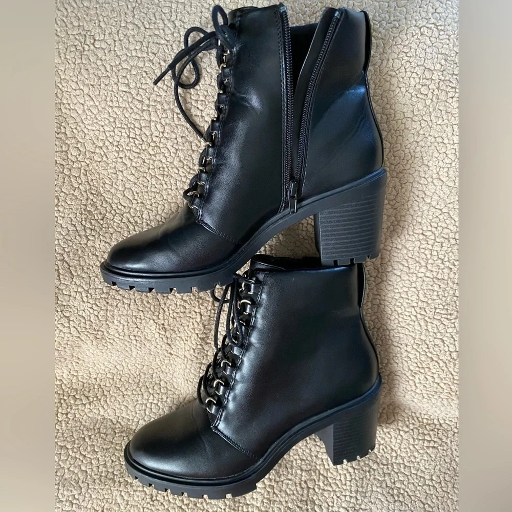 Alfani Ankle Faux Leather Lace Up /Zip Black Boot Size: 8M